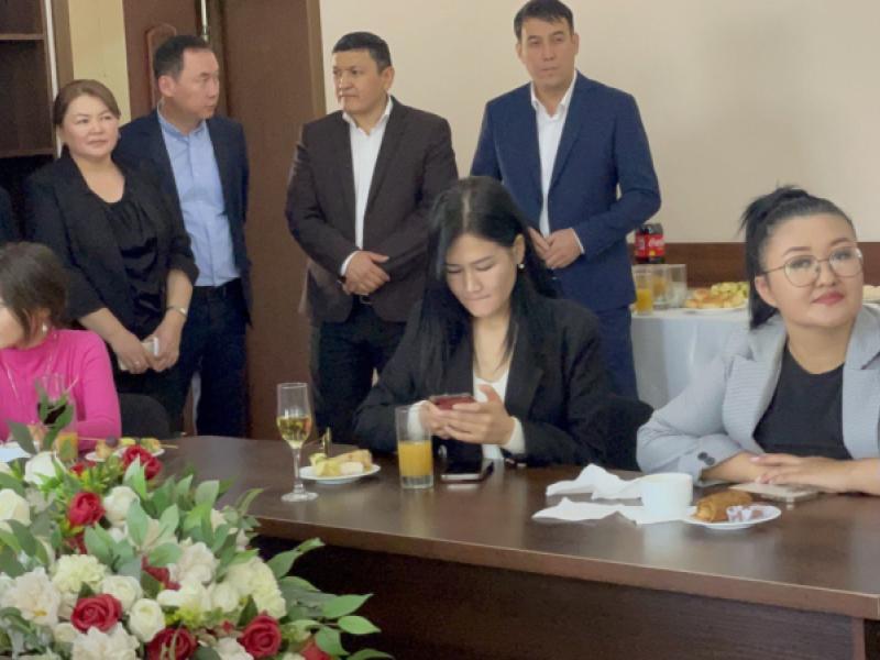 Акыйкатчы Джамиля Джаманбаева журналисттерди Маалымат жана басма сөз күнү менен куттуктайт 